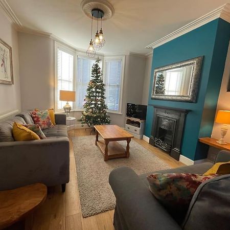 Gloucester Rd 2 Mins Away - Fab, New, Trendy House Бристоль Экстерьер фото