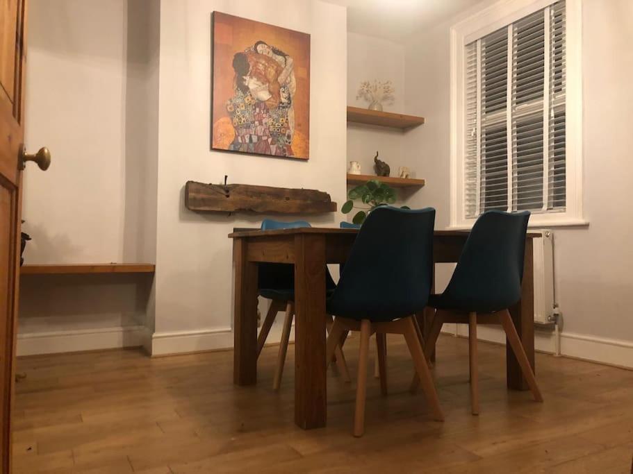 Gloucester Rd 2 Mins Away - Fab, New, Trendy House Бристоль Экстерьер фото