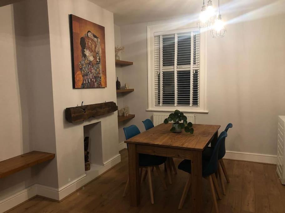 Gloucester Rd 2 Mins Away - Fab, New, Trendy House Бристоль Экстерьер фото