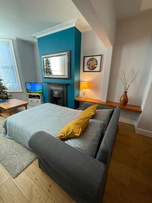 Gloucester Rd 2 Mins Away - Fab, New, Trendy House Бристоль Экстерьер фото
