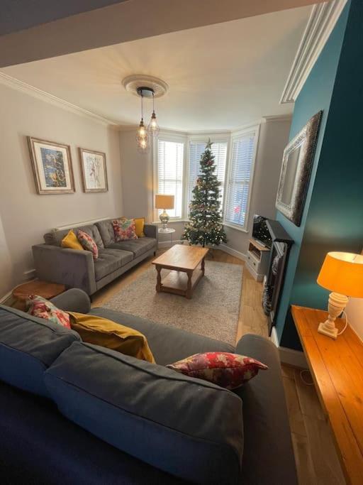 Gloucester Rd 2 Mins Away - Fab, New, Trendy House Бристоль Экстерьер фото